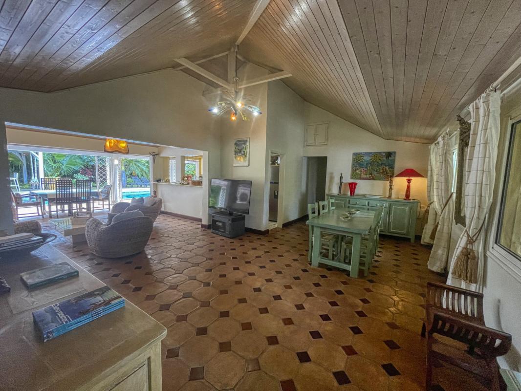 12.Location villa piscine Saint François Guadeloupe_pièce à vivre